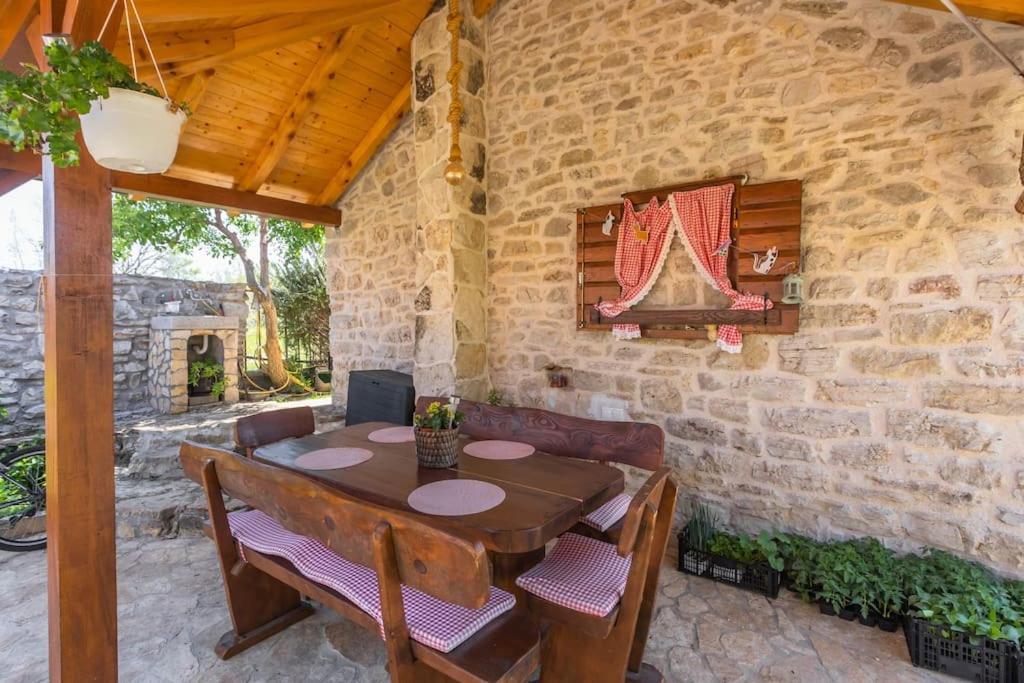 Peaceful House In Nature Nearby National Park Krka Bristane Exterior photo